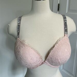 Victorias Secret Bombshell push-up bra
Pink lace
38C
Good condition